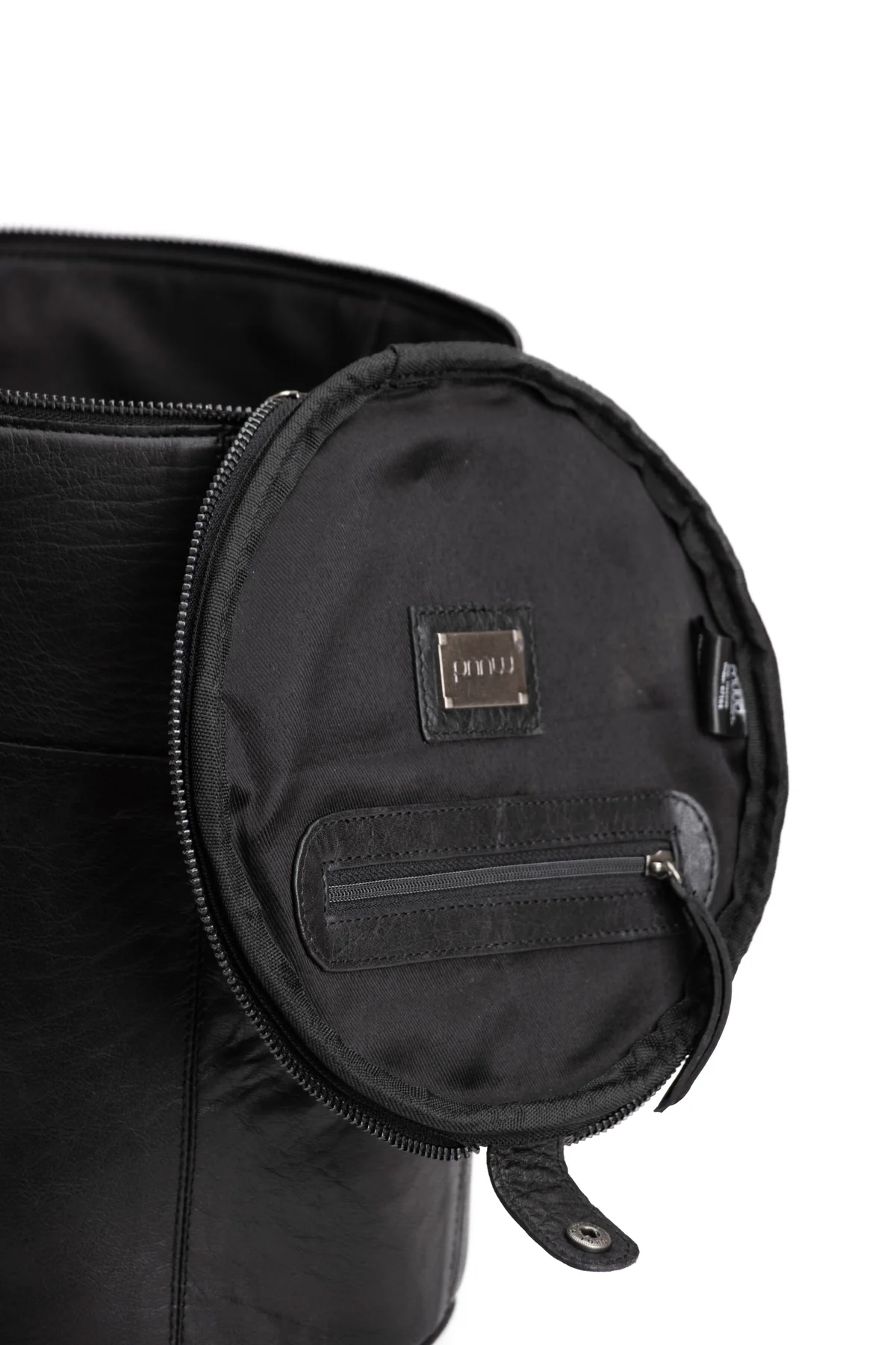 Saturn_XL_Project_Bag-knit-QB-2530R9-Black-13_fe977d94-e61c-4a4c-91b4-e3feb39165f3_1800x1800