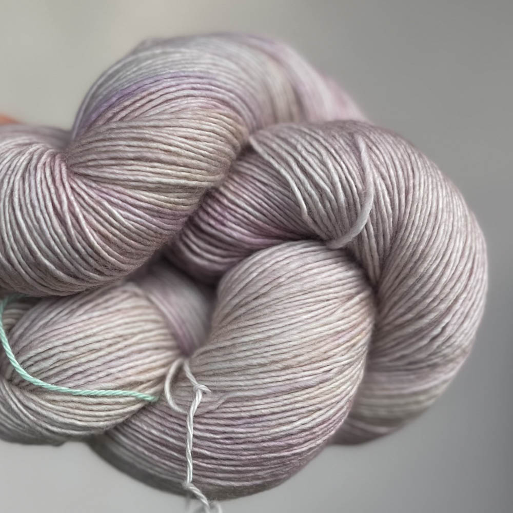 Madelinetosh_Merino_light_Dustweaver